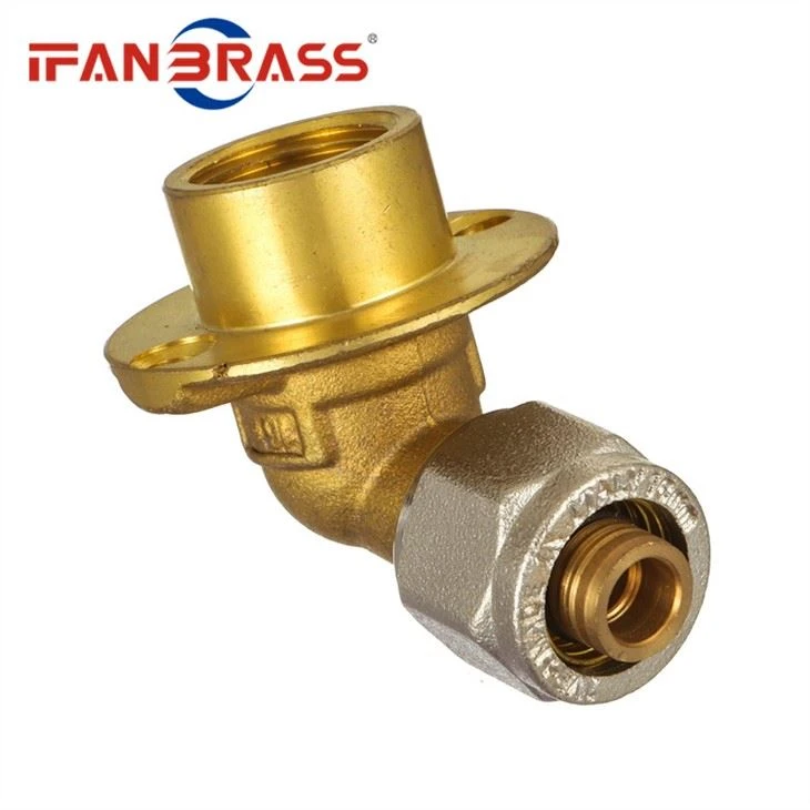 Connettore per tubo in ottone
